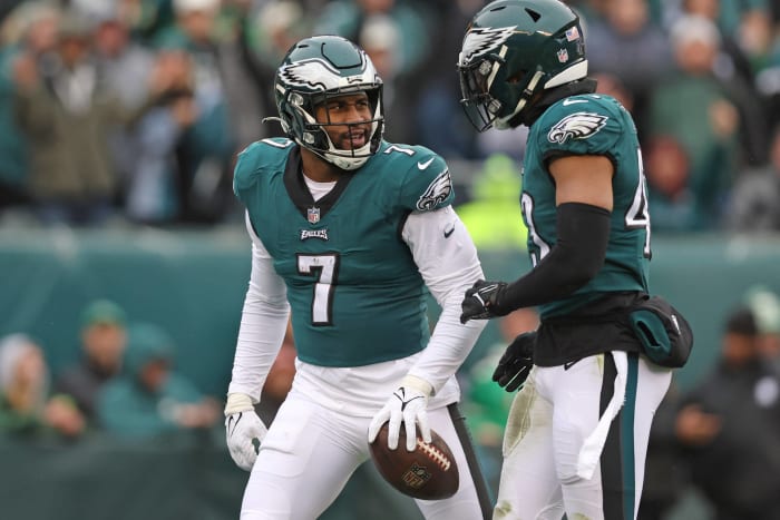 Smelling blood, Eagles pass rush swarms