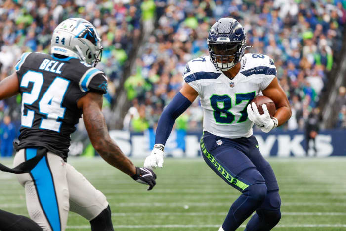 Seattle Seahawks: Re-signing Noah Fant