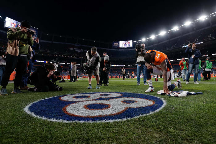 Inspired Denver defense rolls in 2nd half