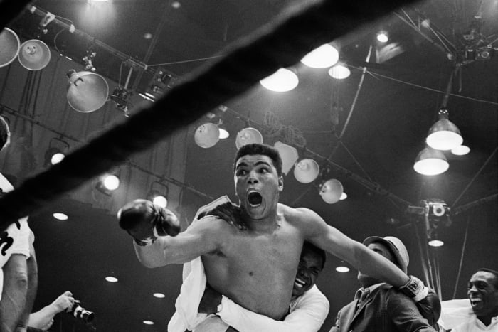 Clay upsets Liston, shakes up the world