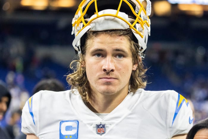 LA RAMS (5-10) AT LA CHARGERS (9-6) (Sunday, 4:25 p.m. ET)