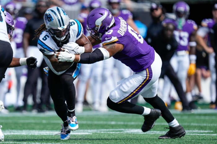 Detroit Lions: Signing Marcus Davenport