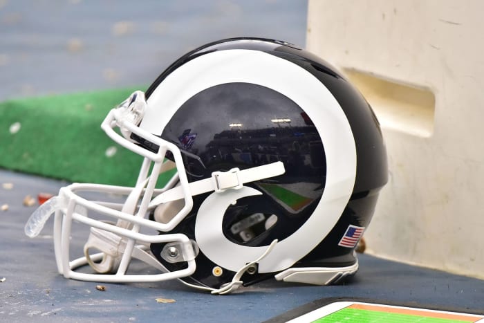 FB Helmet Guy] New Cardinals helmet includes a larger logo, silver flakes  and a silver facemask : r/nfl