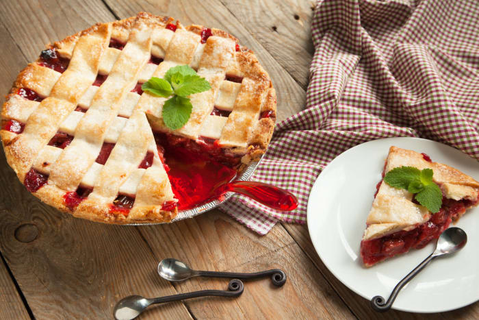 Strawberry rhubarb pie