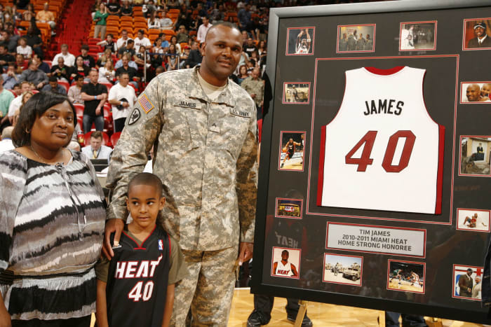 Famous athletes who are also military veterans