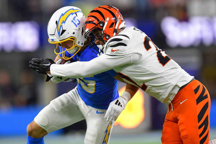 Bengals sign Geno Stone