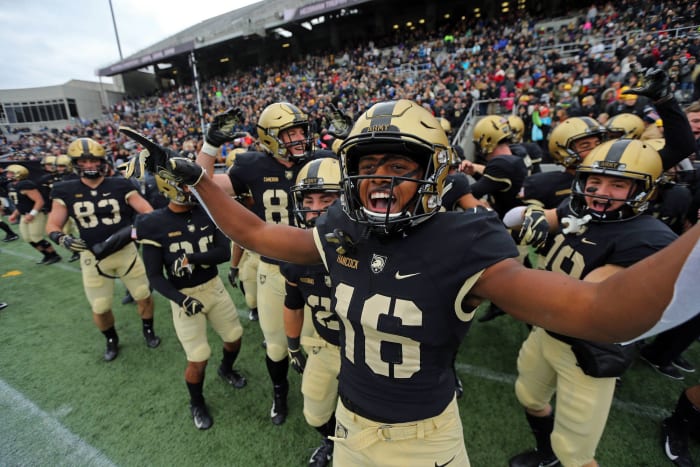 Armed Forces Bowl: Houston (8-4) vs. Army (9-2), Dec. 22