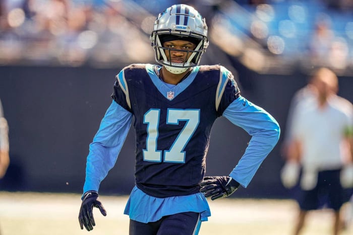 Panthers sign DJ Chark