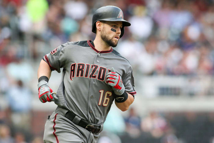 Royals sign Chris Owings