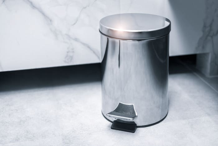 Foot pedal trash can