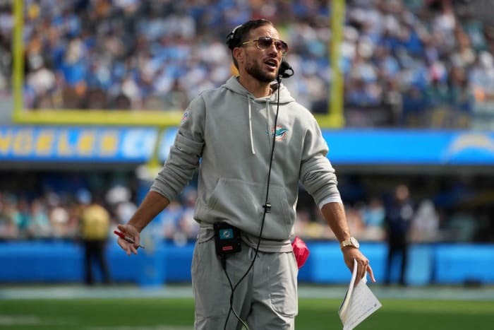 Miami Dolphins vs. Los Angeles Chargers Winners and Losers: Mike McDaniel  Was 'In His Bag'