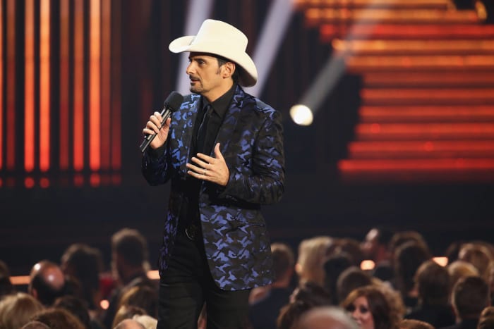 Brad Paisley's "white-ish" joke flops