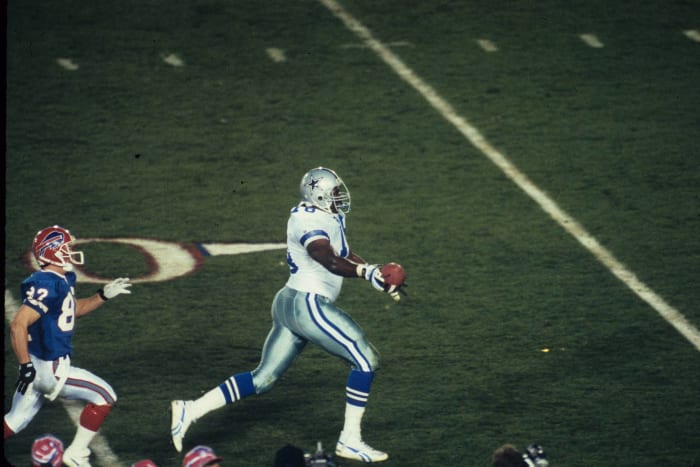 Don Beebe chases down Leon Lett