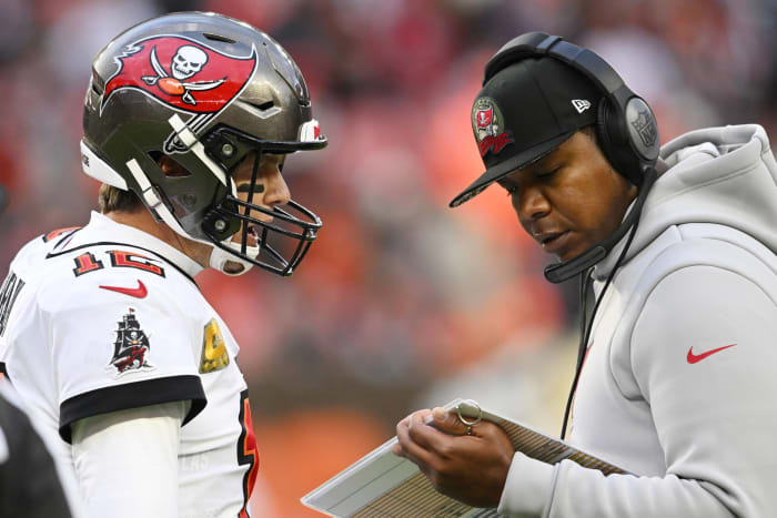 NFL Week 12 grades from across the league 10 Bucs offense goes cold in Cleveland