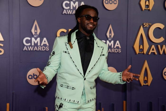 "A Bar Song (Tipsy)"