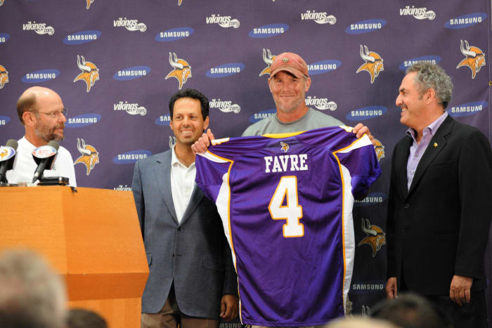 Signs as free agent with Minnesota Vikings in 2009