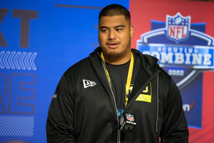 Minneosta OT Daniel Faalele | Comp: Orlando Brown Jr.