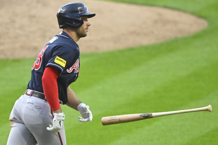 Matt Olson's batting glove somehow flew off his hand mid-swing