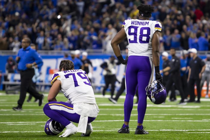 Embarrassing defensive outing pushes Vikings to brink