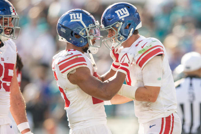 Contract-year Giants cornerstones lead another comeback