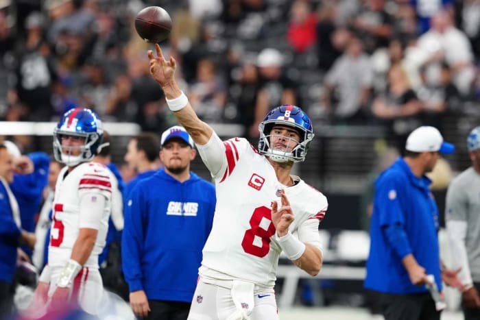 Giants re-sign Daniel Jones