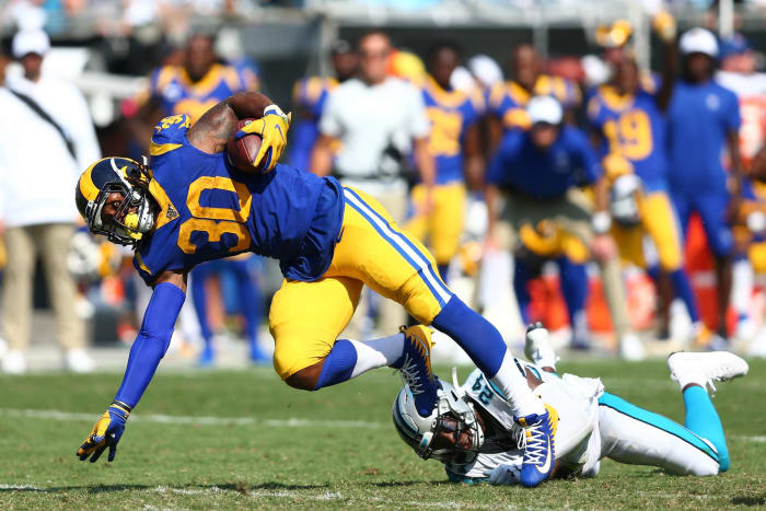LA RAMS 30, CAROLINA 27