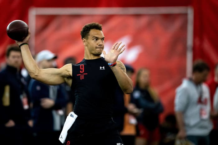 NFL first-round mock draft: Two QBs within the top-six 19 Pittsburgh Steelers: Desmond Ridder, QB, Cincinnati