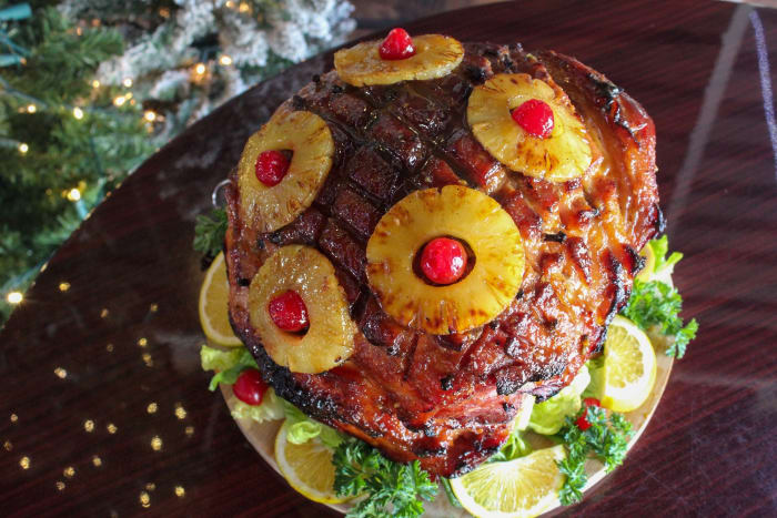 Baked ham with pineapple
