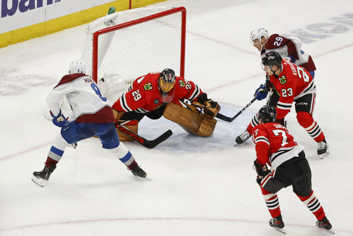 Cale Makar's ridiculous spin and finish stuns Blackhawks