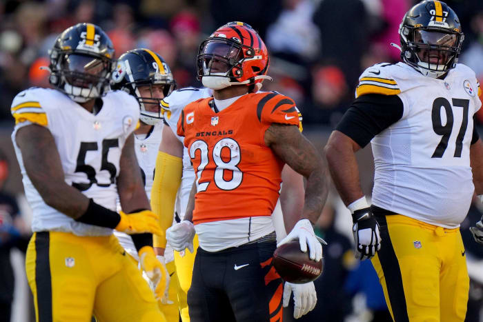 Running backs feasting on Steelers defense
