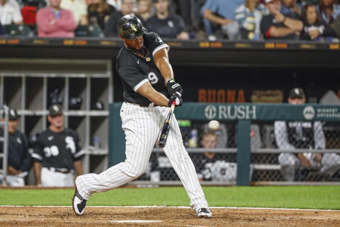 Braves' Freeman wins NL MVP, White Sox slugger Abreu gets AL