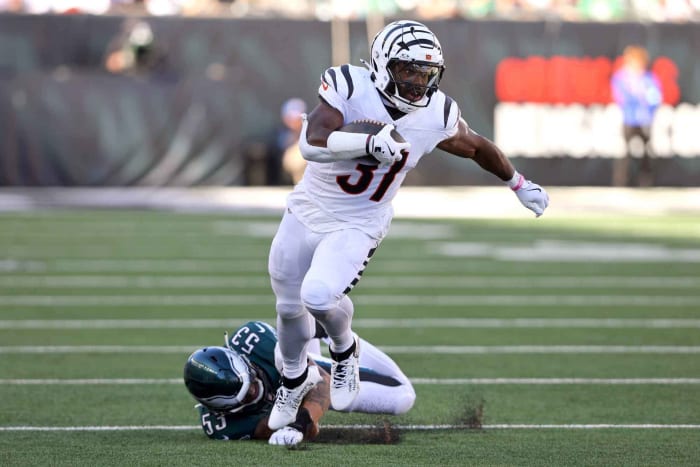 Bengals sign Zack Moss