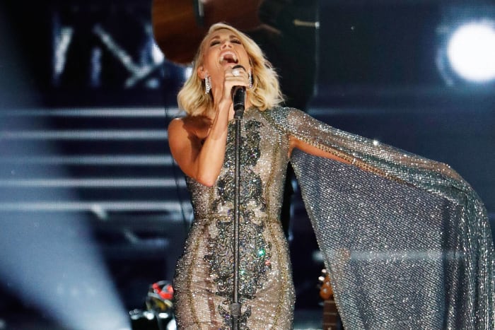 Carrie Underwood is "robbed" of Entertainer of the Year