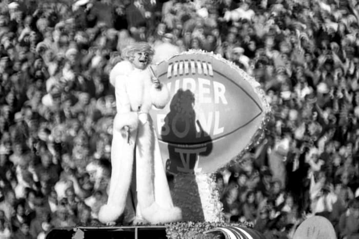 Super Bowl IV halftime show - Carol Channing