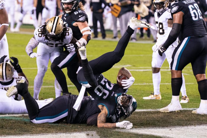 Run defense breakdown revives road playoff route