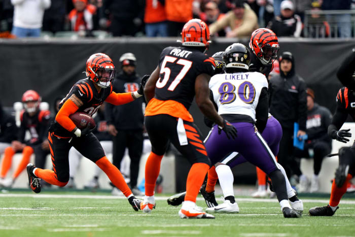 Jessie Bates helps settle down Bengals' gripes