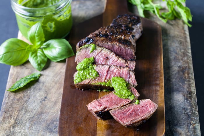 Steak filet salsa verde