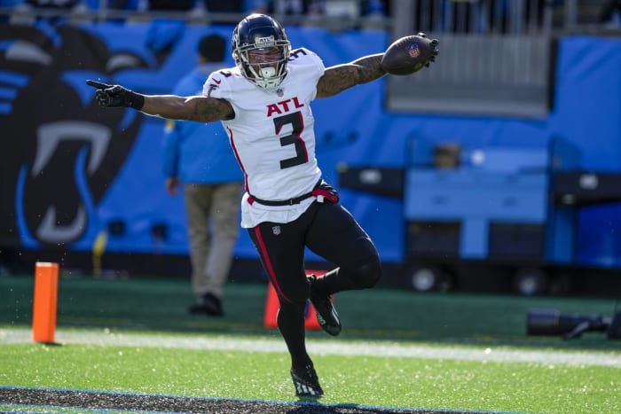 Opportunistic Falcons stay alive for No. 7 seed