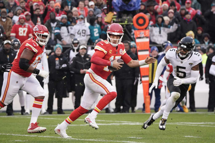 After latest greatness reminder, Mahomes in tough spot