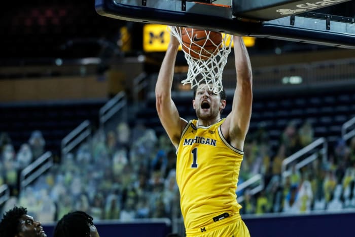 Hunter Dickinson, Center, Michigan