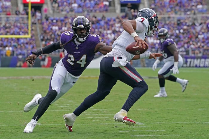 Carolina Panthers: Signing Jadeveon Clowney