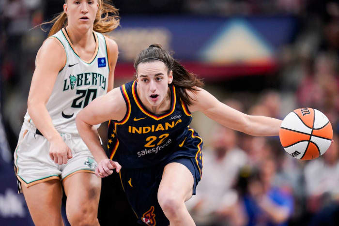 Sabrina Ionescu and Caitlin Clark