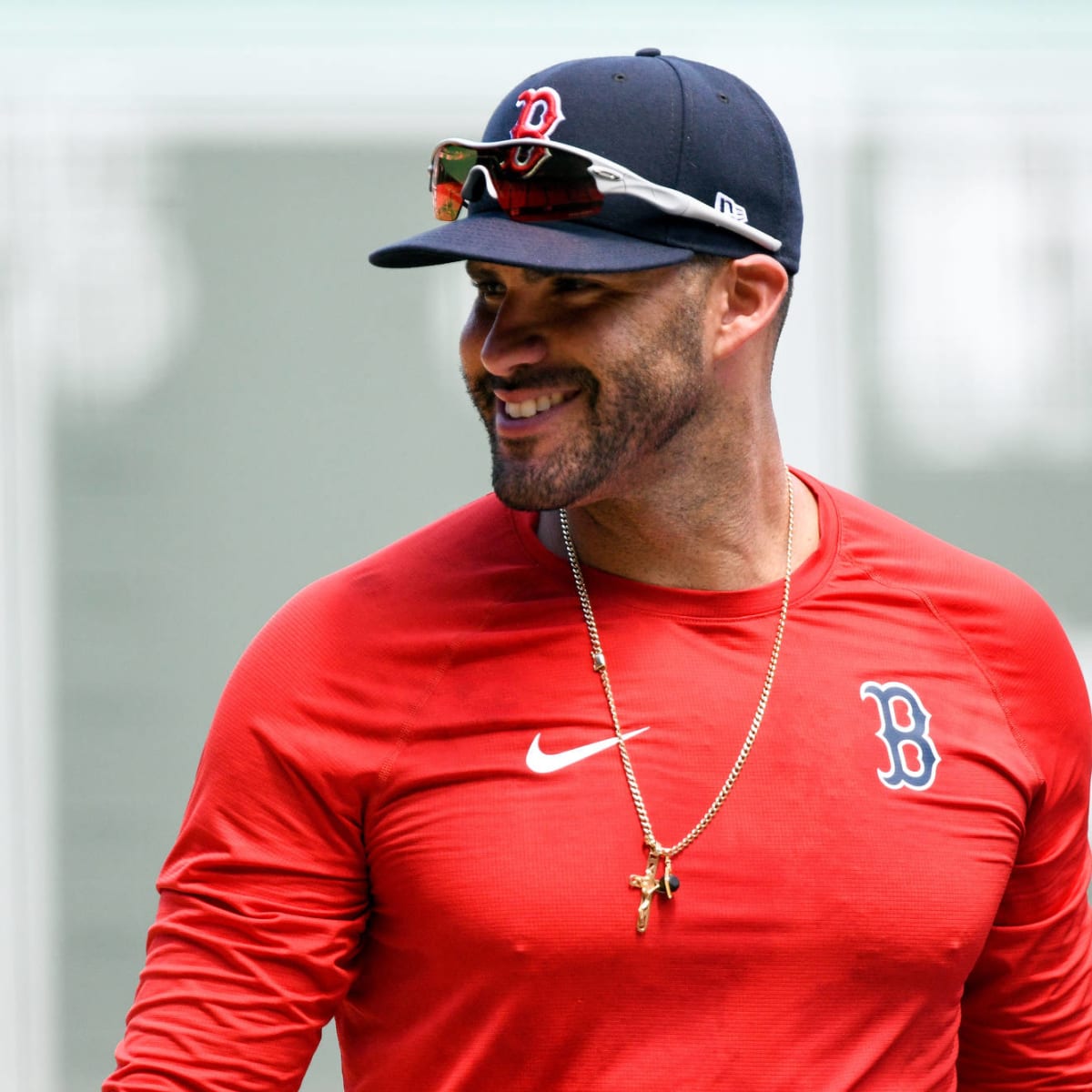 JD Martinez shows up to spring training in hilarious Tom Brady shirt