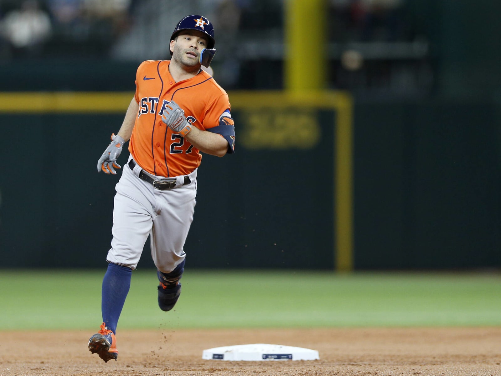 Jose Altuve breaks out of slump in Astros' World Series win