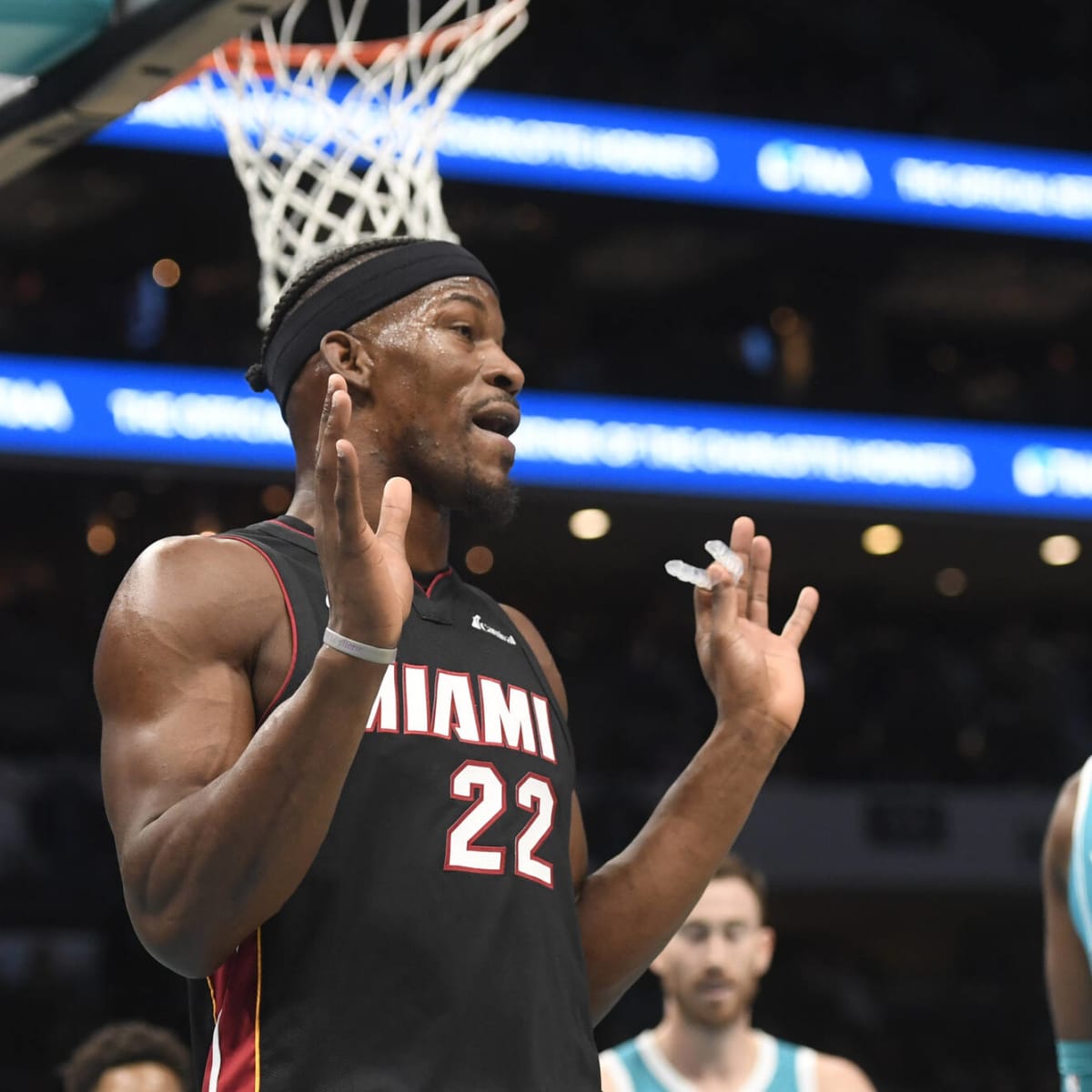 Butler wins it at the buzzer for Miami, as Heat top Bulls 118-116 - The San  Diego Union-Tribune