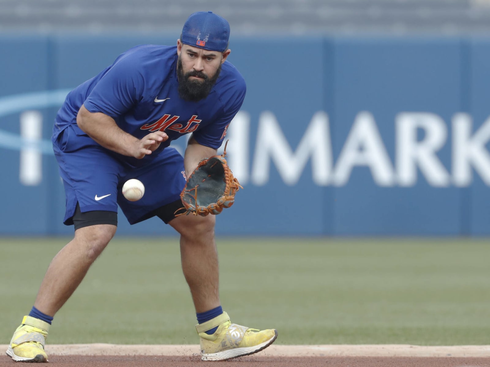 Angels acquire veteran infielder Eduardo Escobar from the Mets for 2 minor  league pitchers