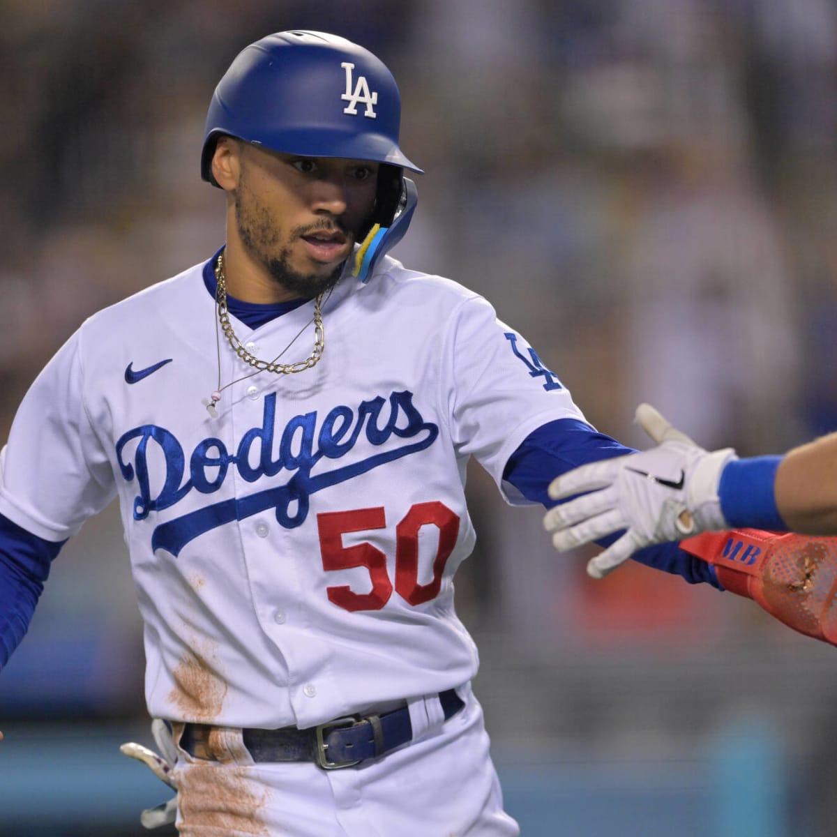 Dodgers' Mookie Betts to injured list with cracked right rib