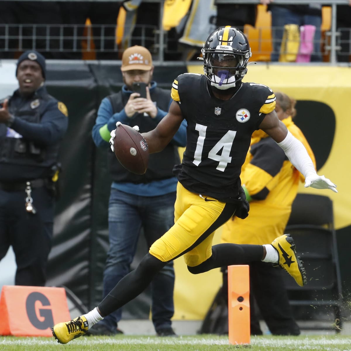 Steelers' George Pickens Had No Idea Rookie Joey Porter Jr. Had An  Interception Sunday