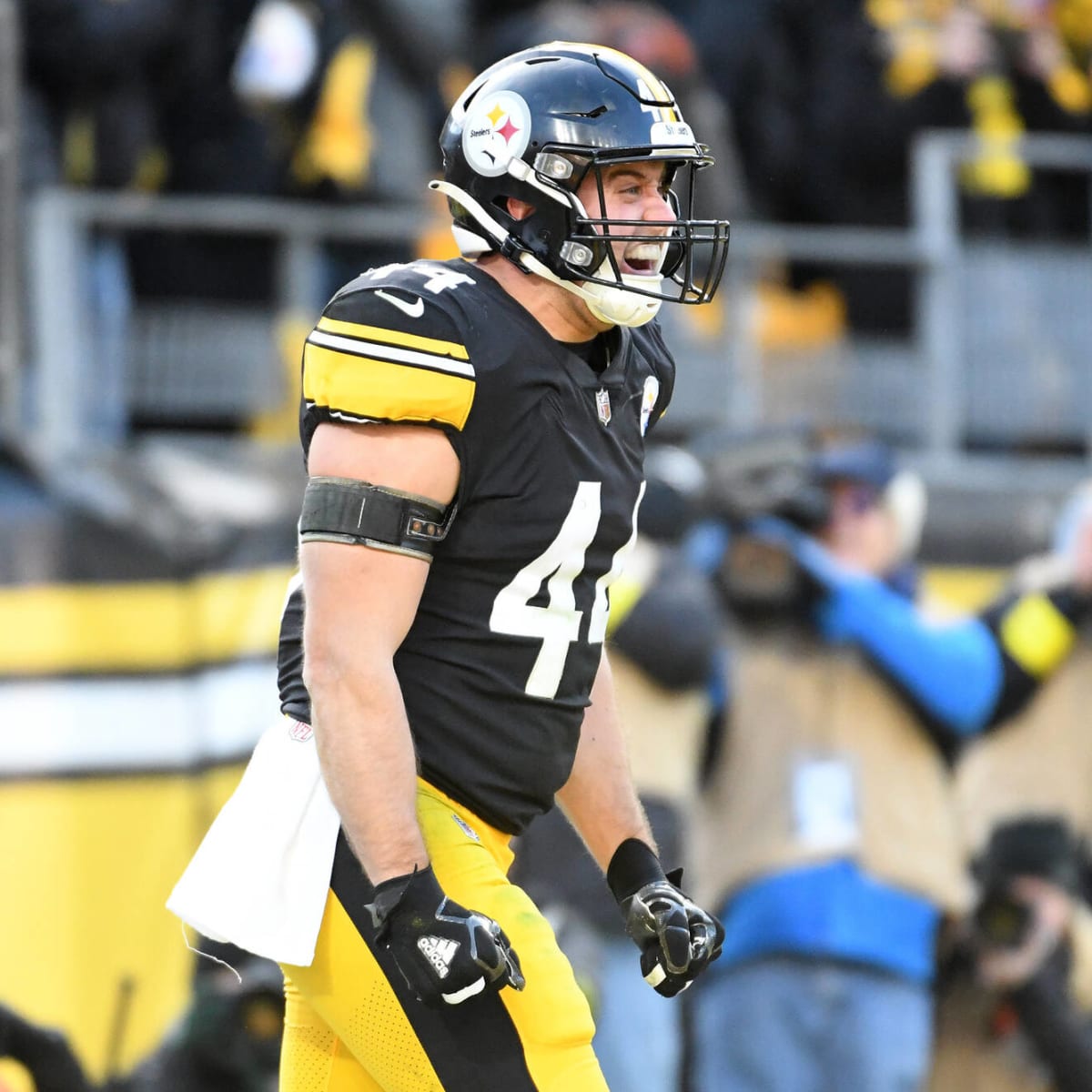 Report - Steelers Not Discussing New Contract with Fullback Derek