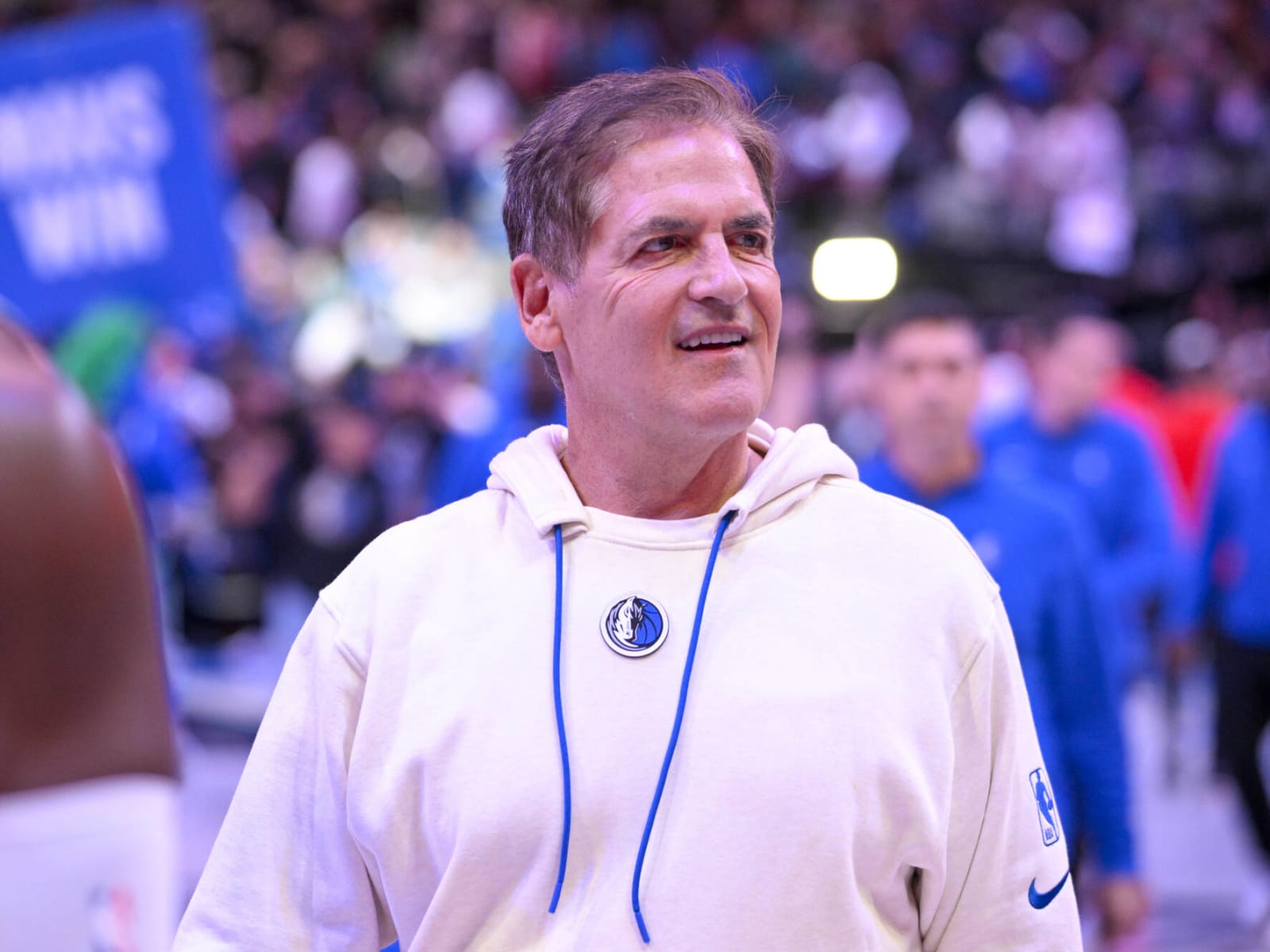 When Mark Cuban bought the Dallas Mavericks, he refused an office or big  desk—here's why